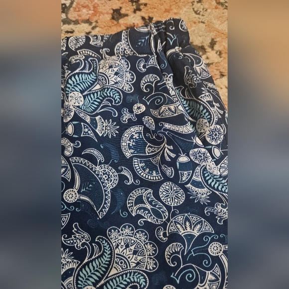 AMOUR VERT 100% Silk Pull On Shorts In Boho Paisley Print Navy/white. Size S - Picture 6 of 11